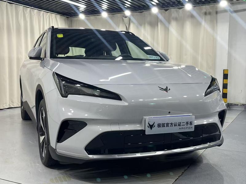 BAIC Arcfox Alpha T5, 2026 — фото 3 из 11