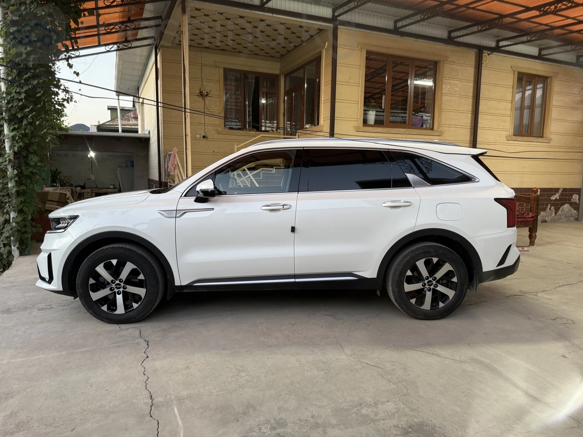 Kia Sorento, 2022 — фото 2 из 8