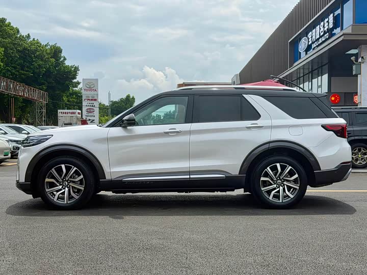 Ford Explorer, 2023 — фото 6 из 9