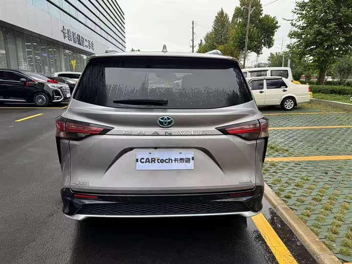 Toyota Granvia, 2023 — фото 5 из 9