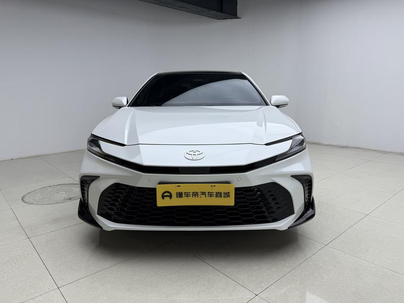Toyota Camry, 2025 — фото 2 из 12