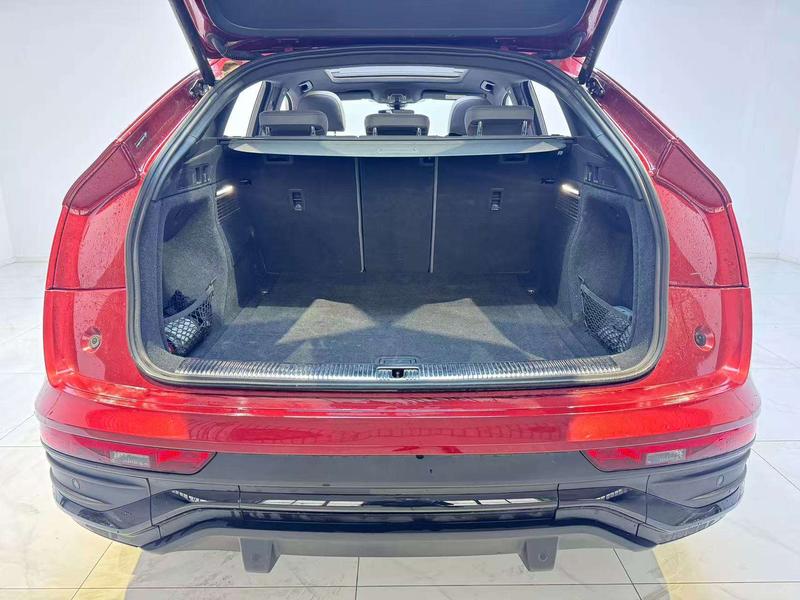 Audi Q5L Sportback, 2023 — фото 9 из 10