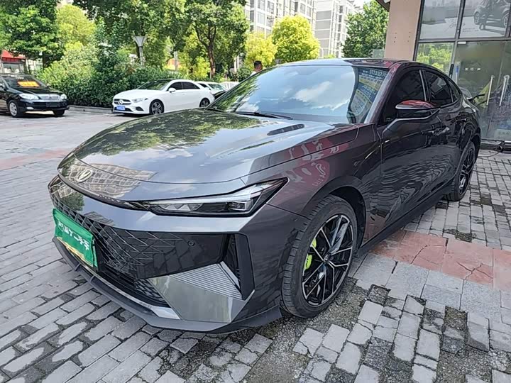 Changan UNI-V Hybrid, 2024 — купить в Казани под ключ