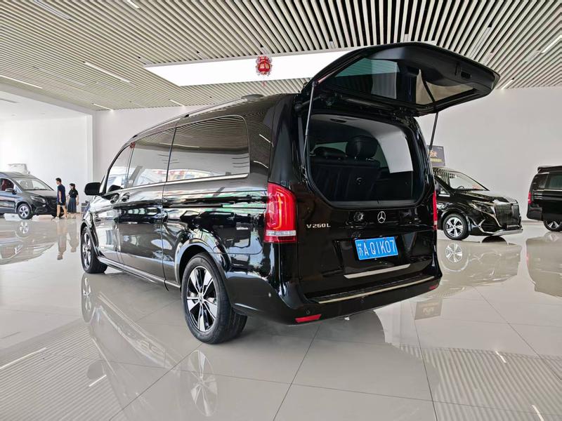 Mercedes-Benz V-Class, 2022 — фото 4 из 12