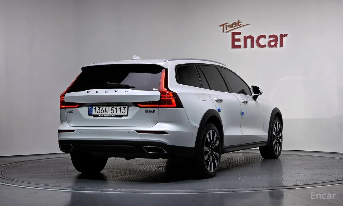 Volvo V60, 2022 — фото 2 из 12