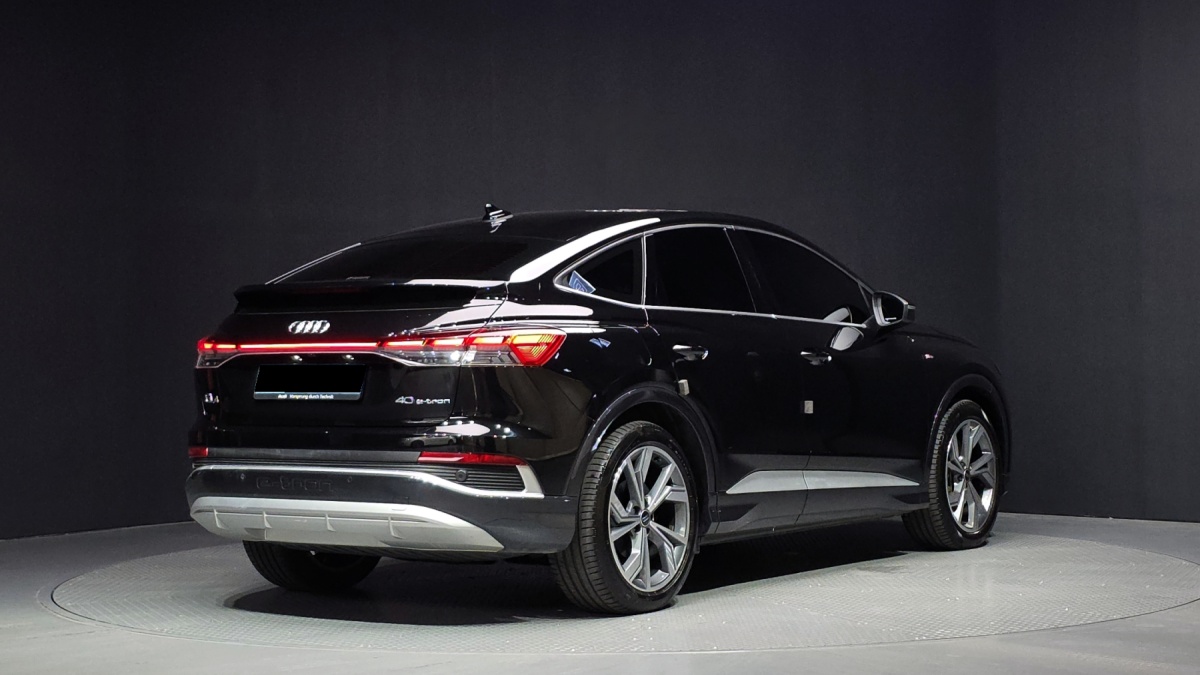 Audi Q4 e-tron, 2022 — фото 2 из 12