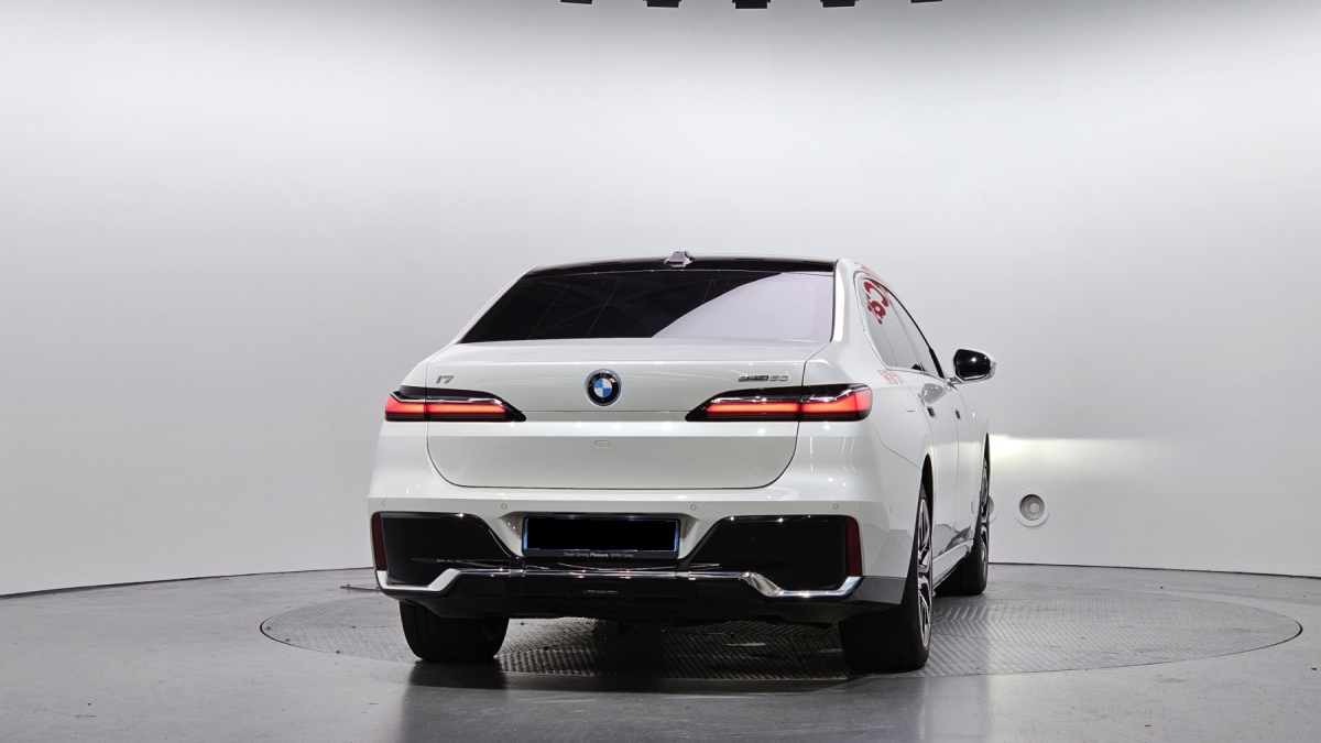 BMW i7, 2024 — фото 4 из 12