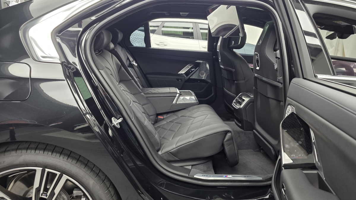 BMW 7 Series, 2025 — фото 11 из 12