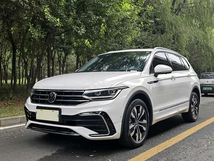 Volkswagen Tiguan L Pro, 2021 — купить в Белгороде под ключ