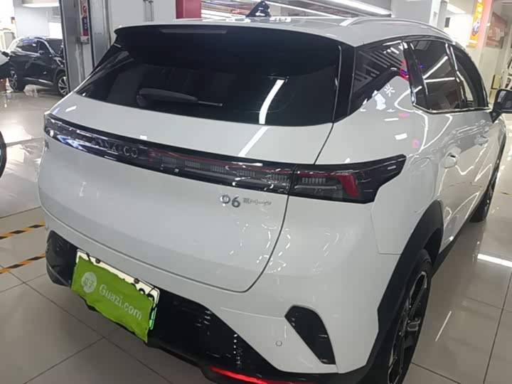 Lynk & Co 06 EM-P Hybrid, 2024 — фото 7 из 9