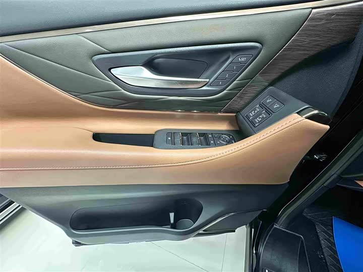 Toyota Alphard, 2024 — фото 5 из 9