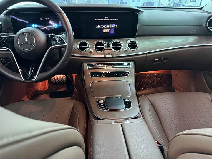 Mercedes-Benz E-Class, 2023 — фото 8 из 9