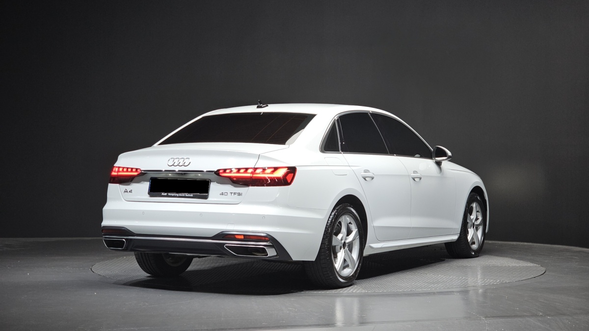 Audi A4, 2022 — фото 2 из 12