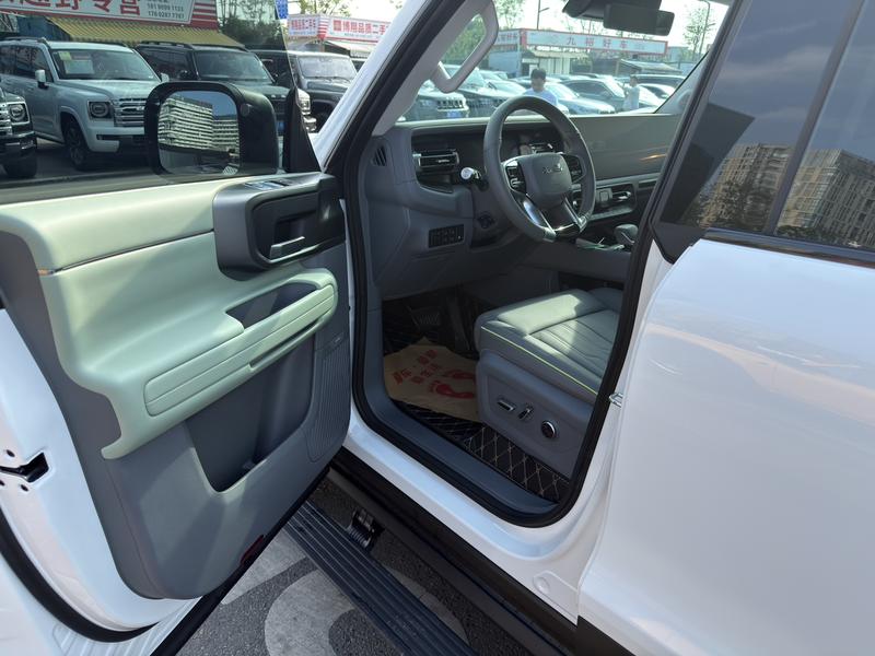 BAIC Beijing BJ40 Hybrid, 2025 — фото 12 из 12