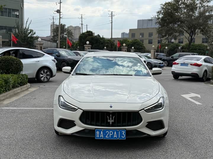 Maserati Ghibli, 2023 — фото 2 из 9