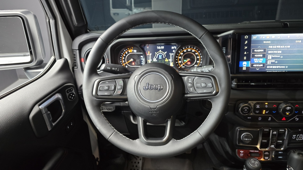 Jeep Wrangler, 2025 — фото 11 из 12
