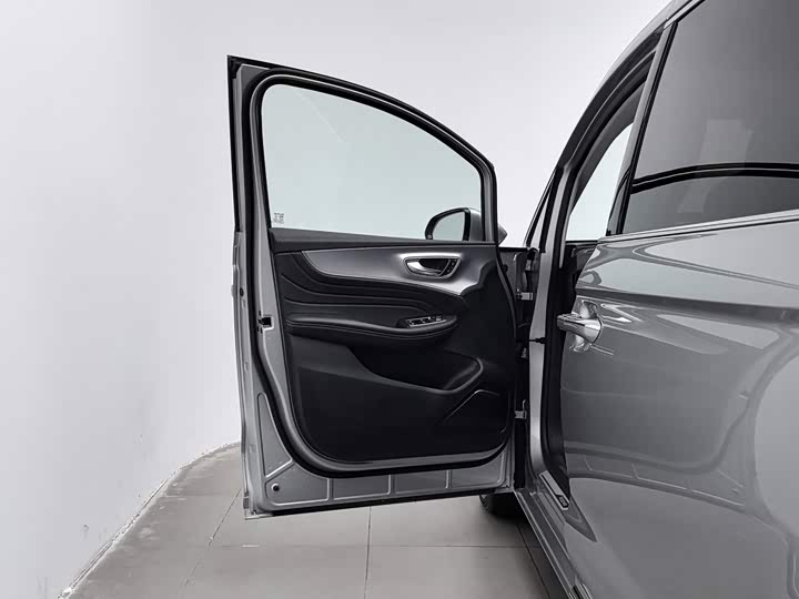 Roewe iMax 8, 2022 — фото 8 из 9