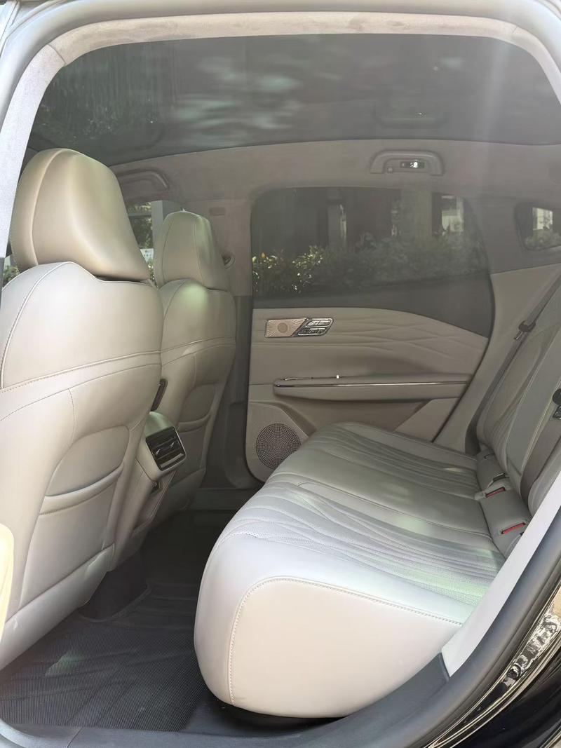 Geely Galaxy Starshine 8 EM-i, 2025 — фото 8 из 10