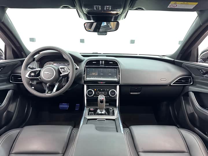 Jaguar XE L, 2023 — фото 7 из 9