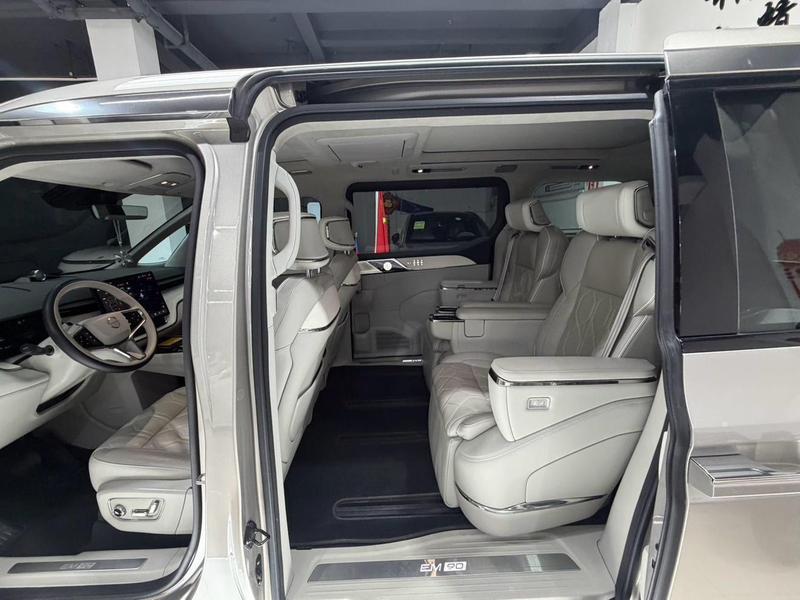 Volvo EM90, 2023 — фото 12 из 12
