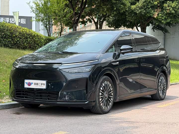 XPeng X9, 2025 — купить в Брянске под ключ