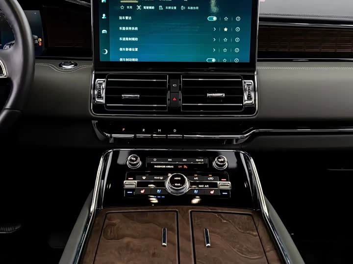 Lincoln Navigator, 2026 — фото 5 из 9