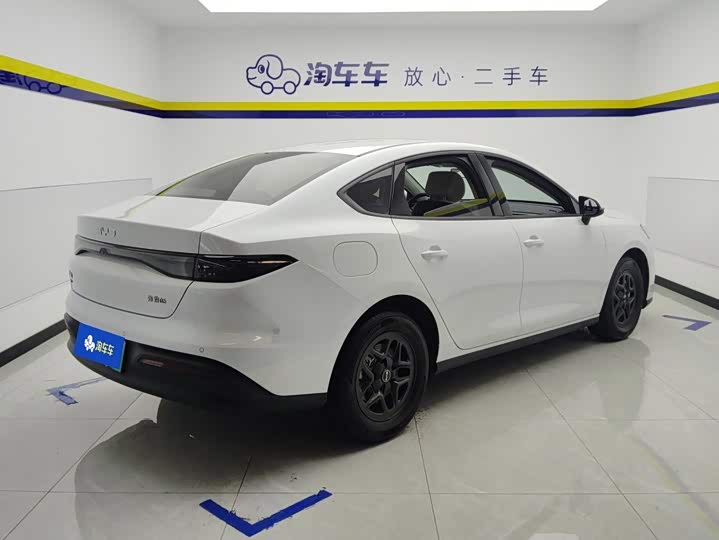 BYD Seal 05 DM-i Hybrid, 2025 — фото 3 из 9