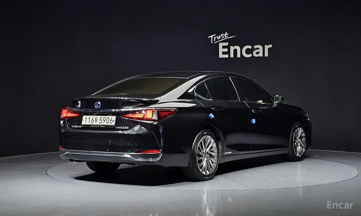 Lexus ES, 2022 — фото 2 из 12