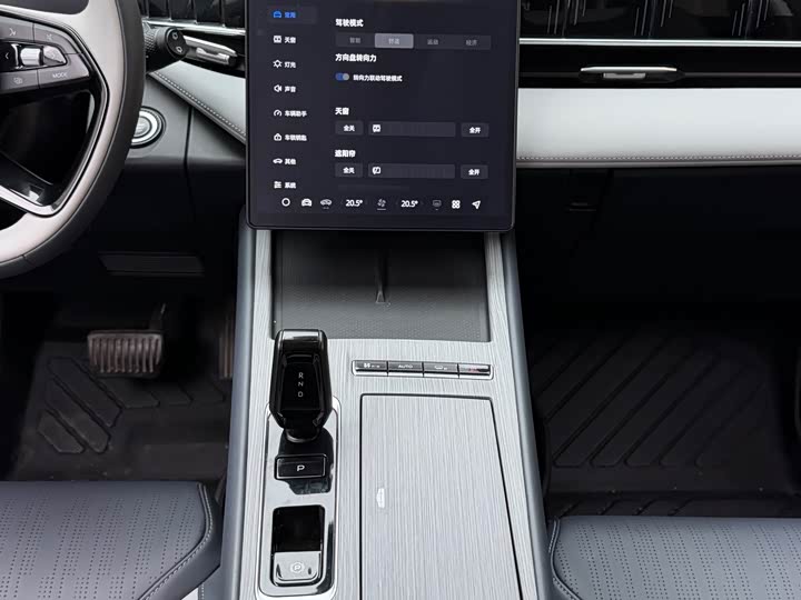 Geely Atlas L, 2024 — фото 8 из 9