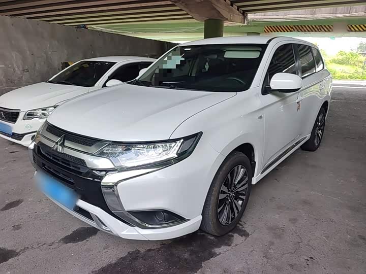 Mitsubishi Outlander, 2023 — купить в Казани под ключ