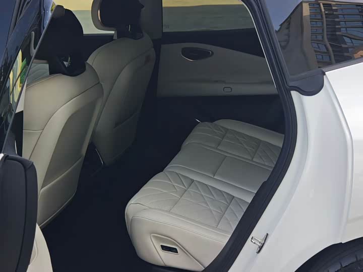 Lynk & Co 30 EM-P Hybrid, 2025 — фото 5 из 7