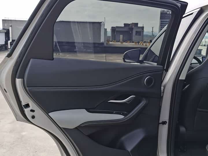 BYD Sea Lion 05 DM-i Hybrid, 2025 — фото 8 из 9
