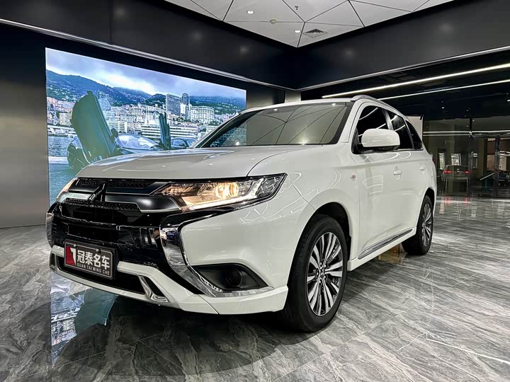 Mitsubishi Outlander, 2022 — купить в Курске под ключ