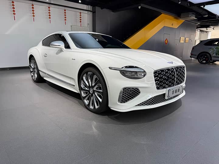 Bentley Continental GT Hybrid, 2025 — фото 3 из 12