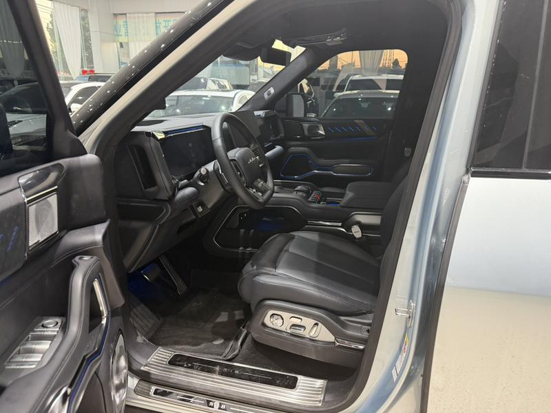 BYD FangChengBao Leopard 8, 2025 — фото 8 из 10