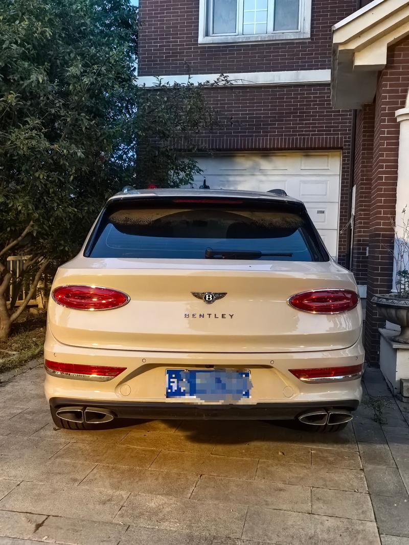 Bentley Bentayga, 2025 — фото 3 из 6