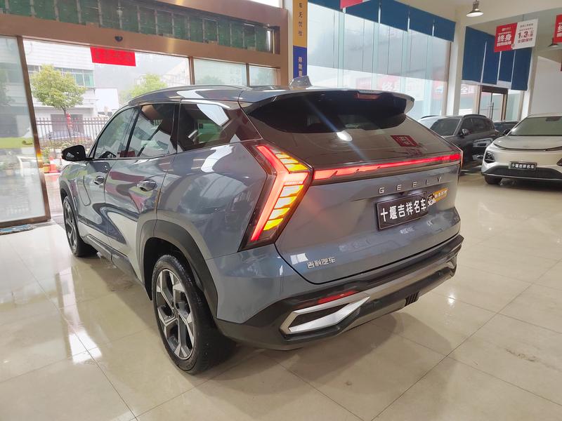 Geely Atlas L, 2023 — фото 4 из 10