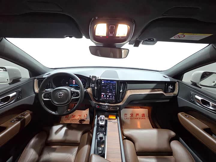 Volvo XC60, 2022 — фото 5 из 9