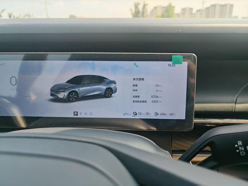 Lynk & Co 07 EM-P Hybrid, 2024 — фото 7 из 10
