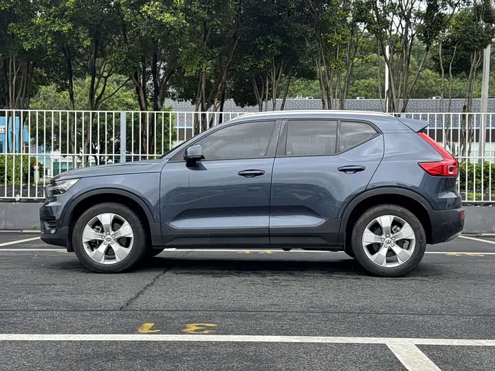 Volvo XC40, 2022 — фото 5 из 9