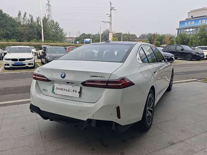 BMW i5, 2025 — фото 6 из 9