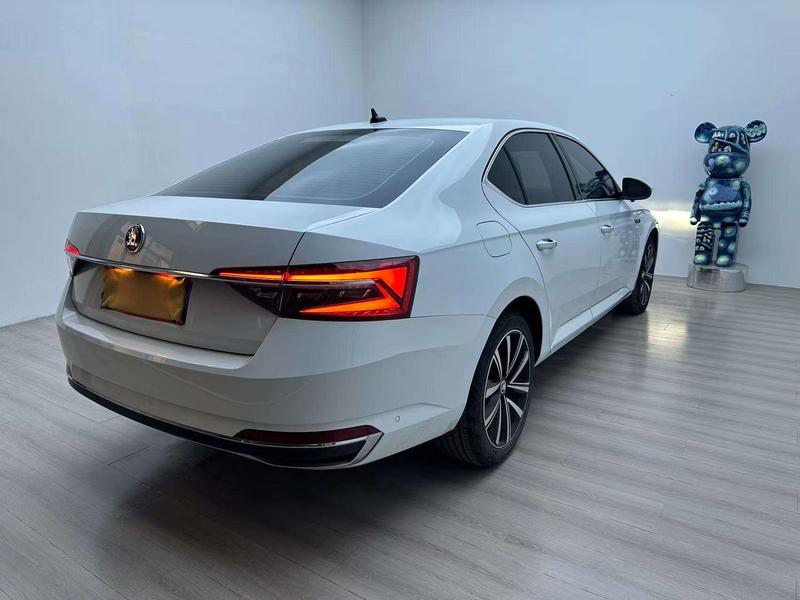 Skoda Superb, 2023 — фото 6 из 12