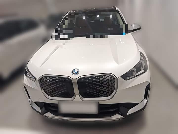 BMW iX1, 2023 — фото 5 из 9