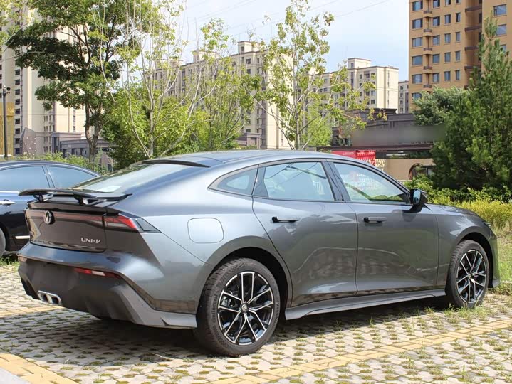 Changan UNI-V Hybrid, 2025 — фото 7 из 9