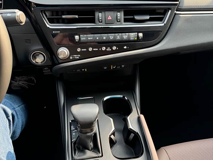 Lexus ES, 2024 — фото 9 из 9