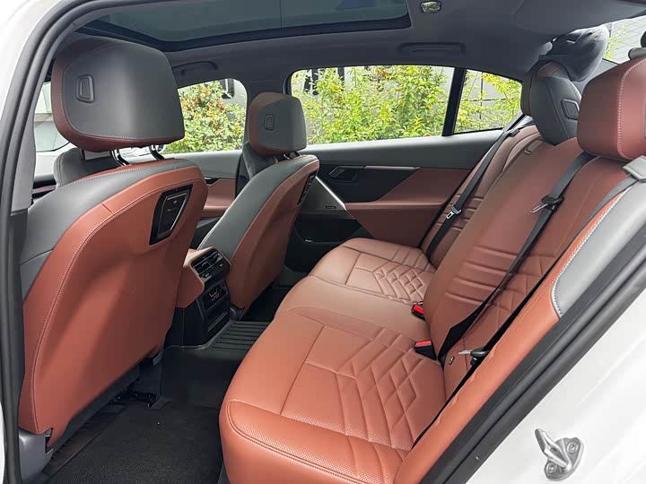 BMW i5, 2025 — фото 5 из 7