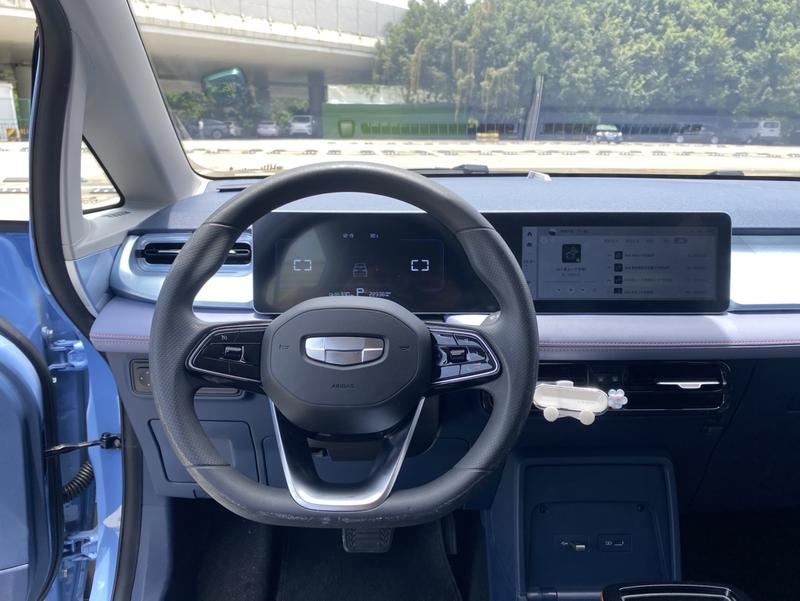Geely Geometry E Firefly, 2022 — фото 8 из 11