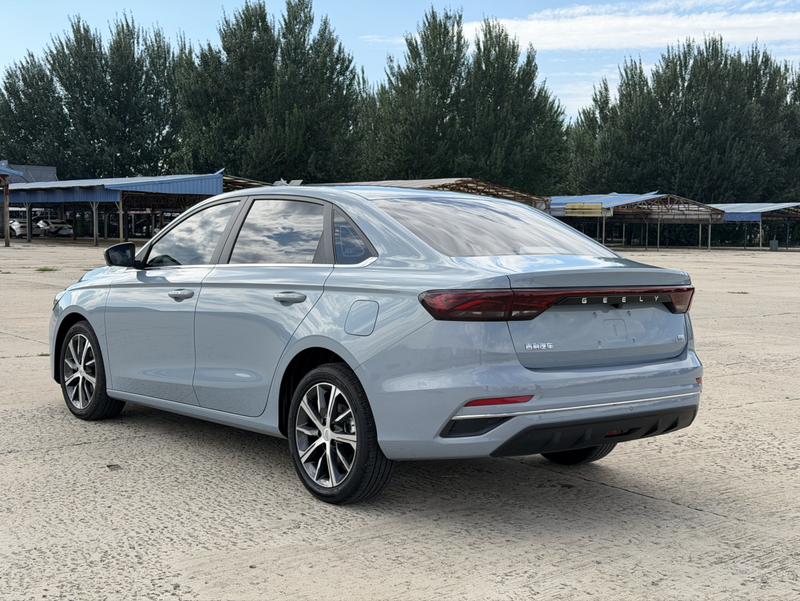 Geely Emgrand, 2023 — фото 4 из 12