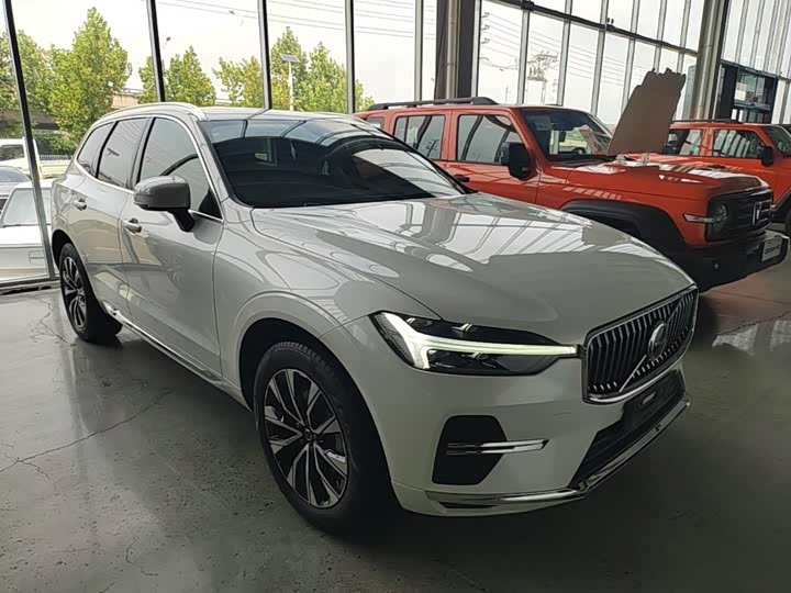 Volvo XC60, 2022 — фото 4 из 9