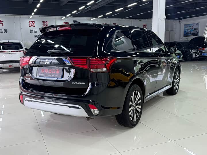 Mitsubishi Outlander, 2022 — фото 6 из 9